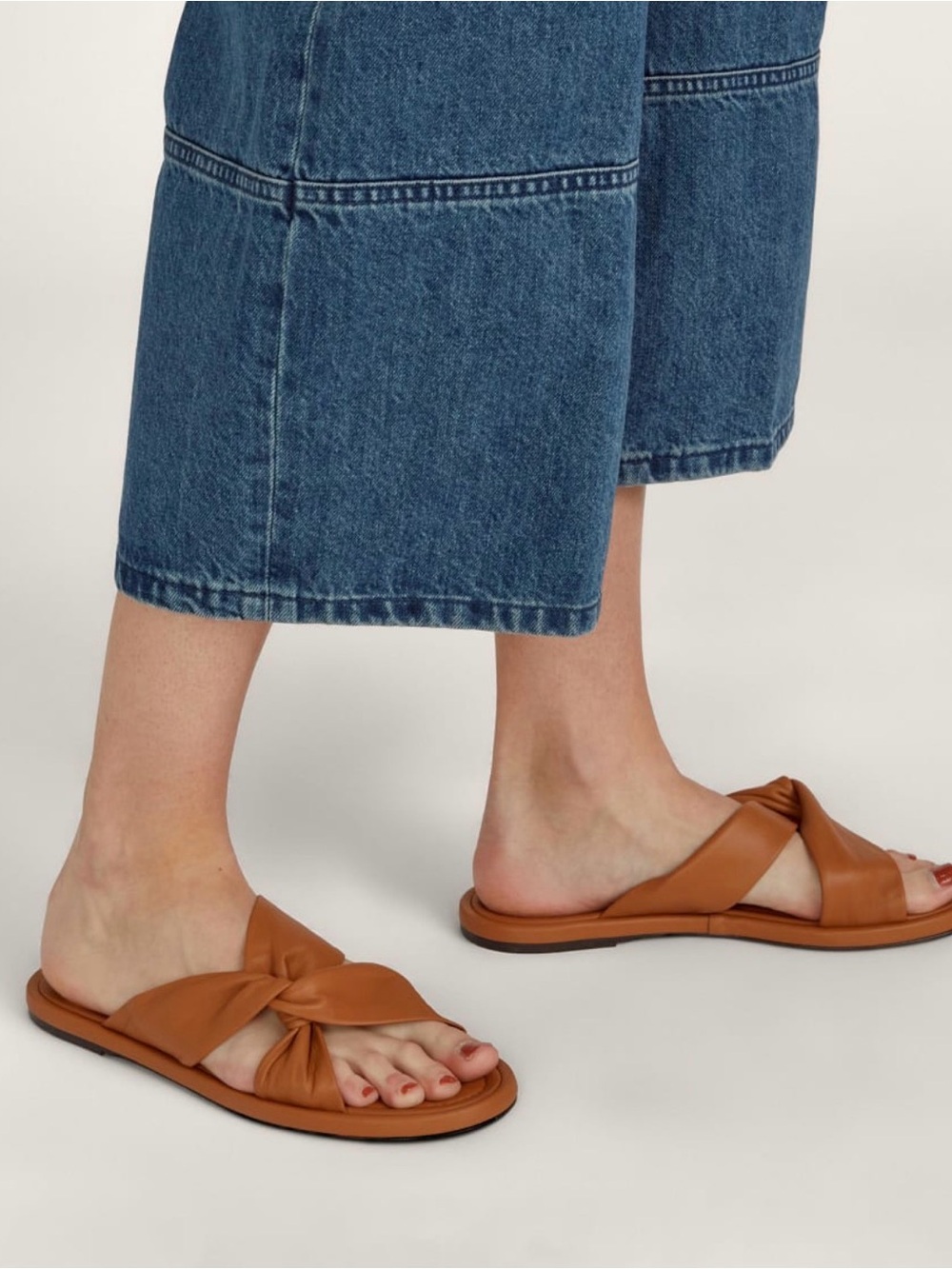 Everlane Day Twist Leather Slide Sandals - Caramel